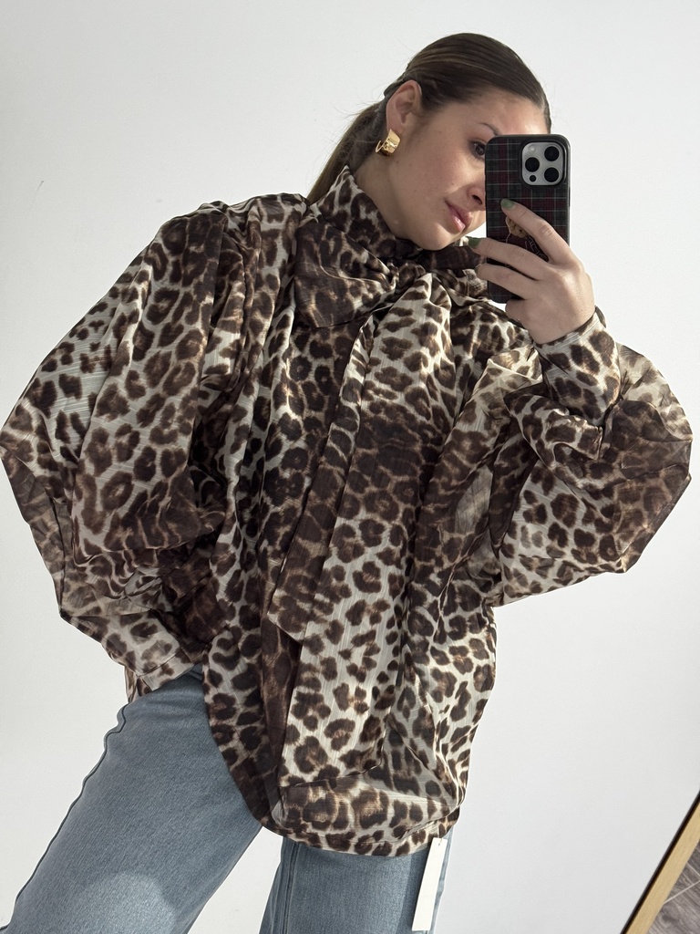 Camisa over animal print