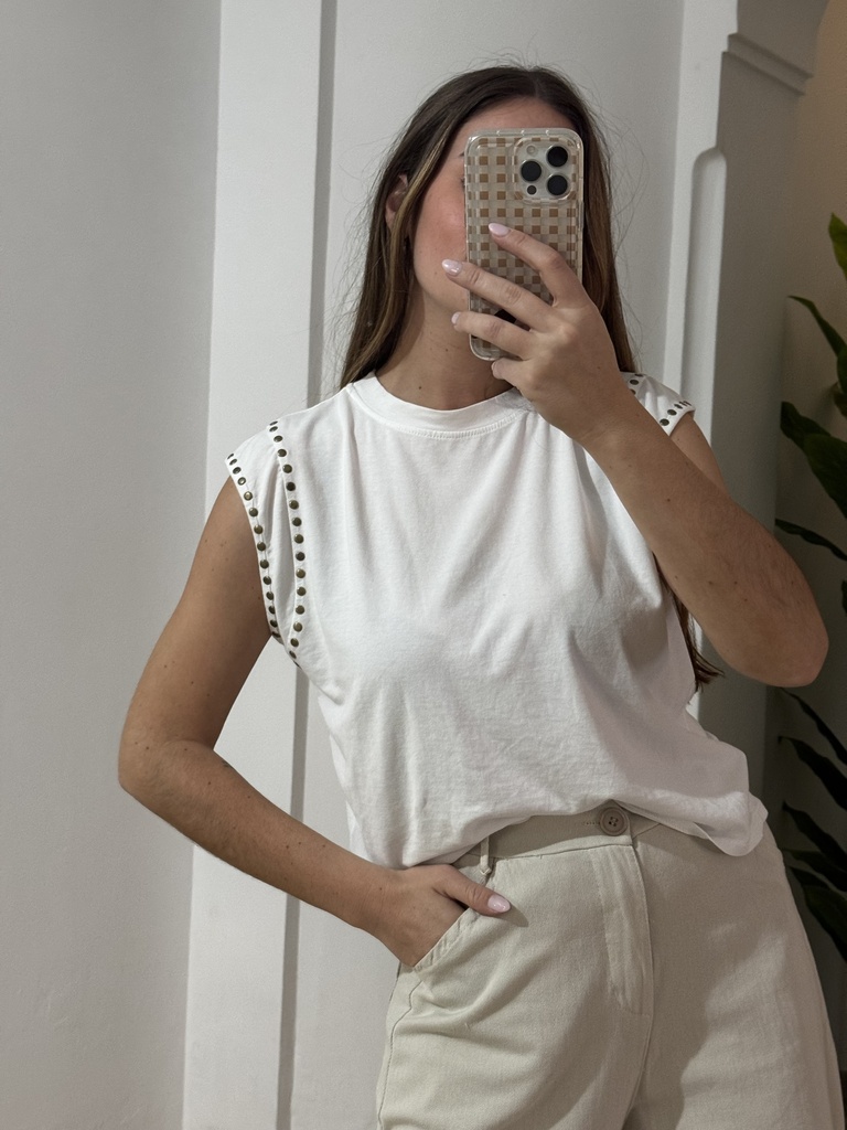 Camiseta tachuela