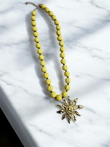 Collar sol dorado