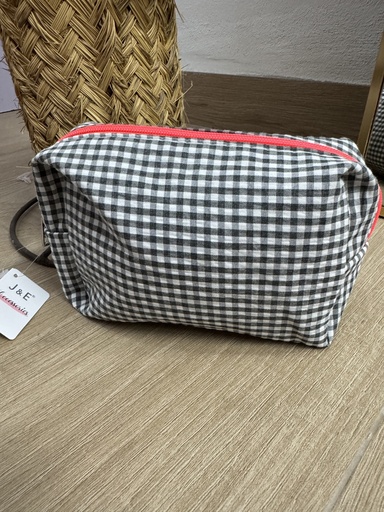 Bolsa de aseo cuadros